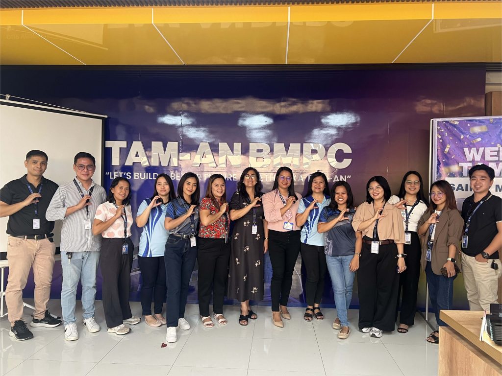 SMU MBA students visit coop to enhance learning experience