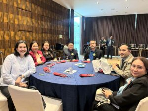 TABLE PHOTO